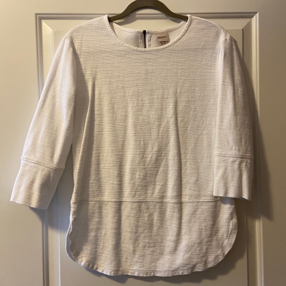 3/4 length white shirt